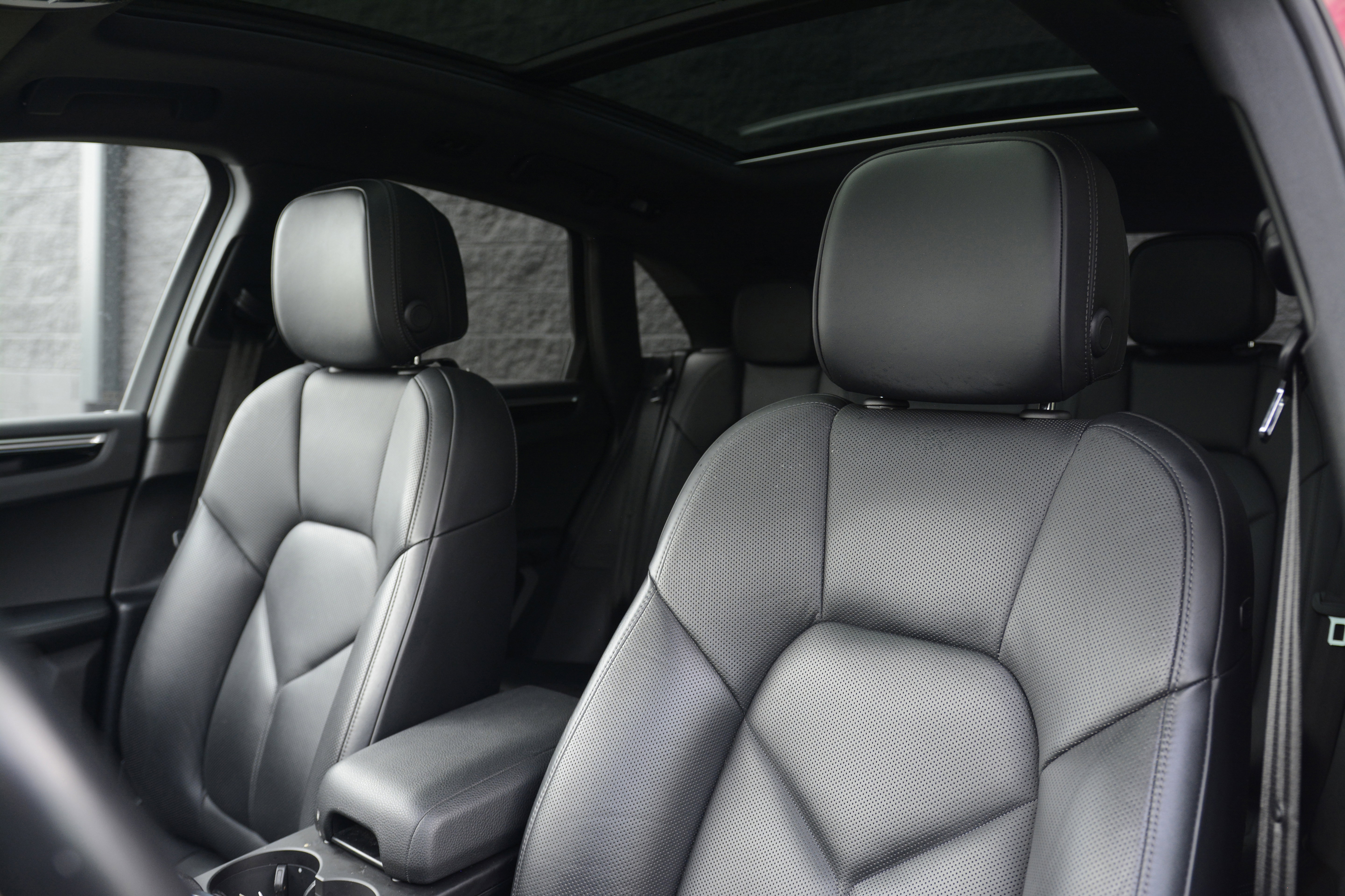 Certified 2020 Porsche Macan AWD/4WD image 5