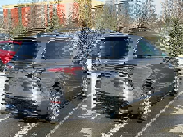 Used 2022 Toyota Sienna XSE image 25