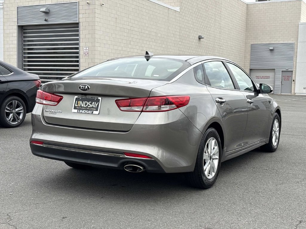 Used 2017 Kia Optima LX FWD image 3
