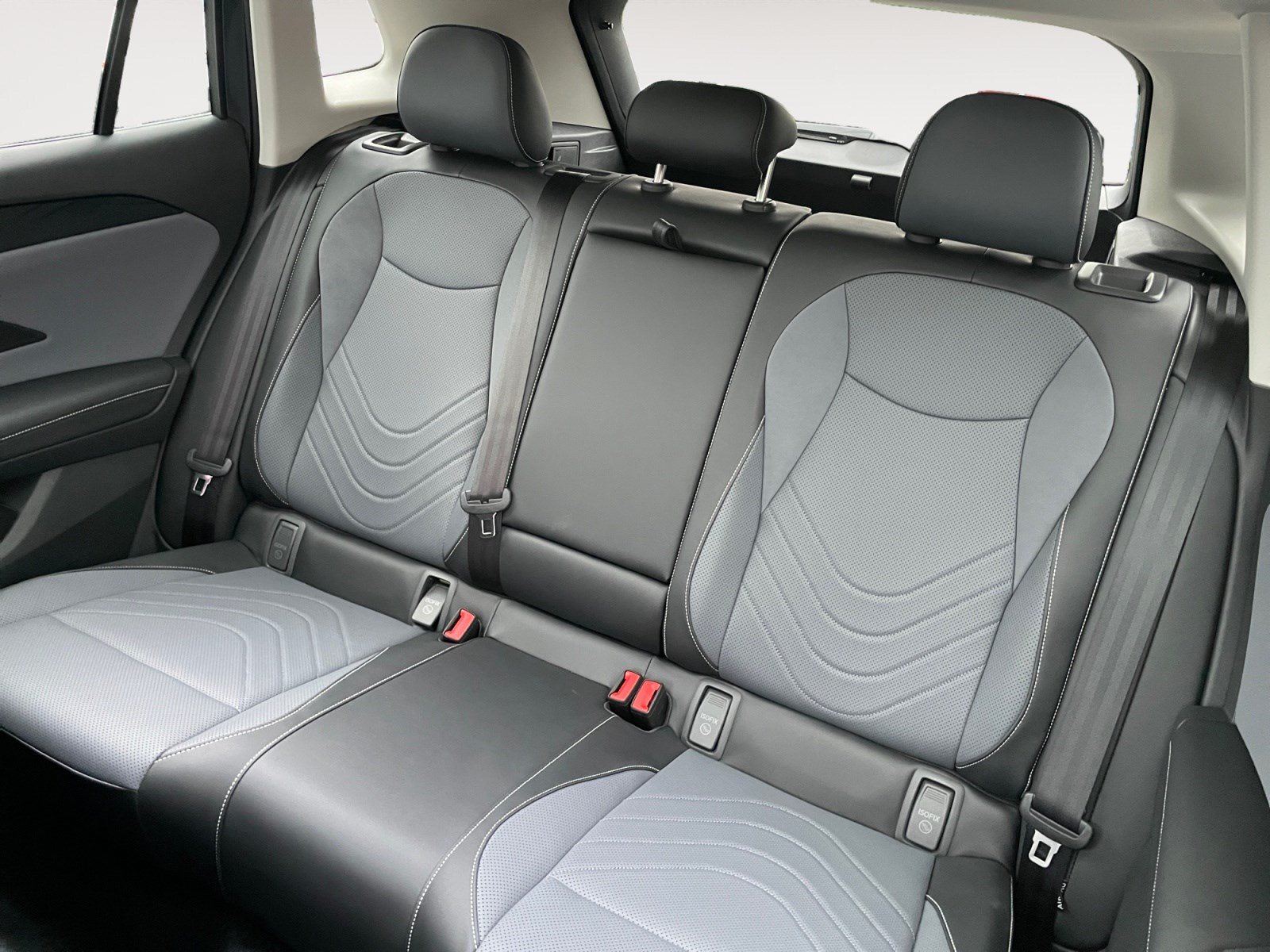 New 2026 Volkswagen Tiguan SE AWD/4WD image 16