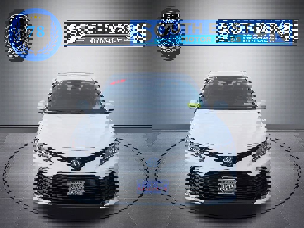 Used 2022 Toyota Camry LE image 3