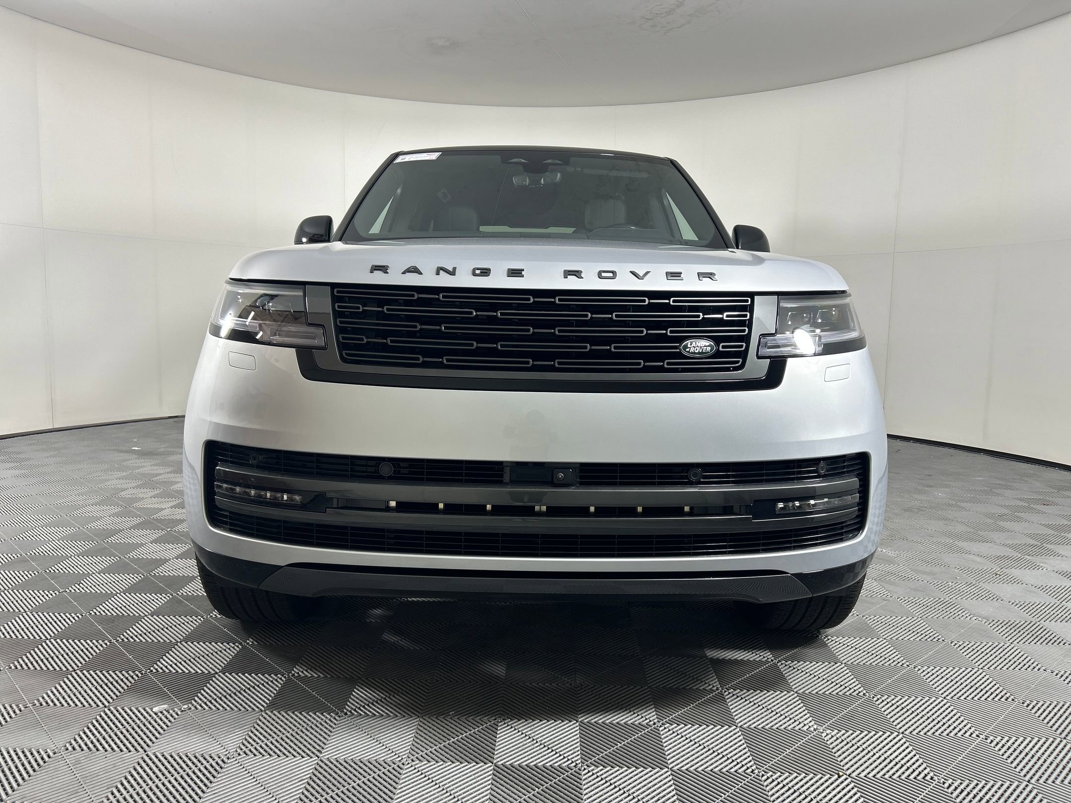 New 2025 Land Rover Range Rover SE image 4