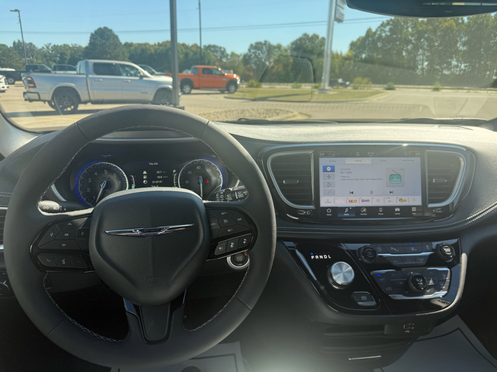 New 2026 Chrysler Pacifica Select image 17