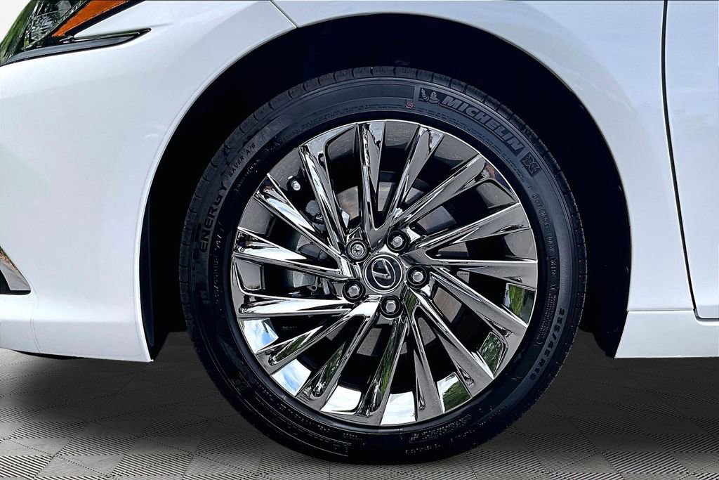 Used 2025 Lexus ES 300h w/ Technology Package FWD image 22