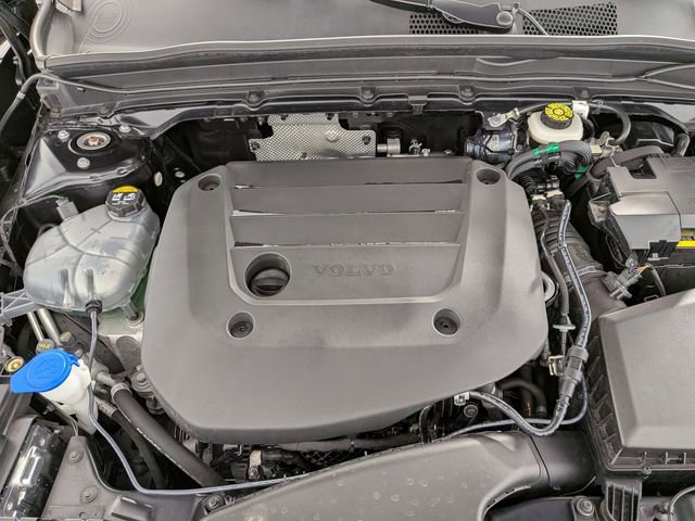 Used 2025 Volvo XC40 B5 Plus image 29