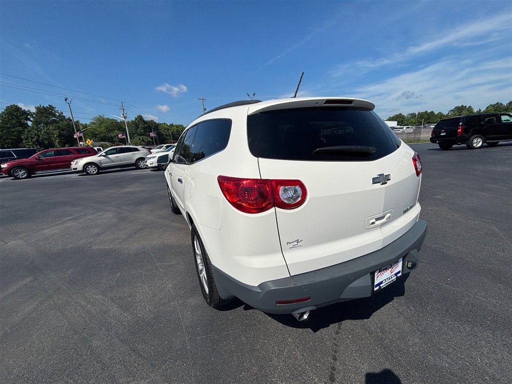 Used 2011 Chevrolet Traverse LTZ FWD image 4