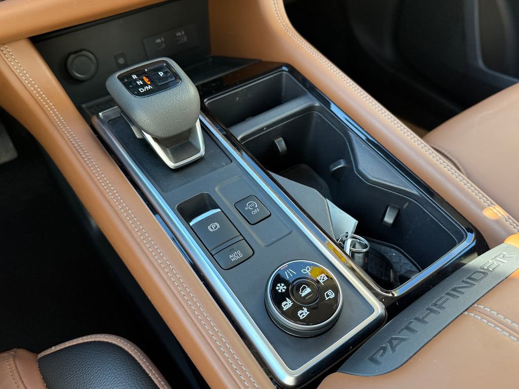 Used 2024 Nissan Pathfinder Platinum w/ Cargo Package AWD/4WD image 21