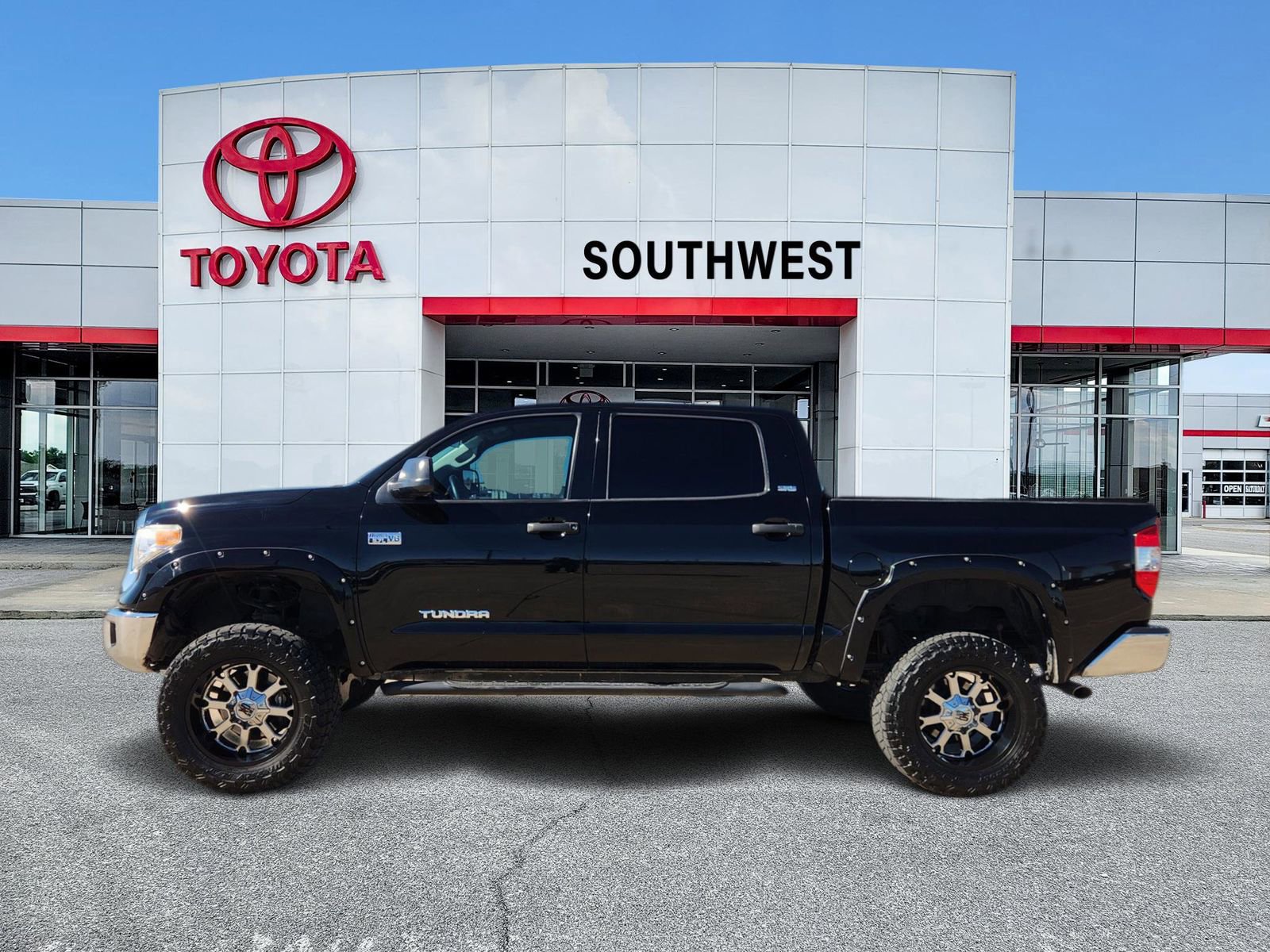 Used 2017 Toyota Tundra SR5 image 3
