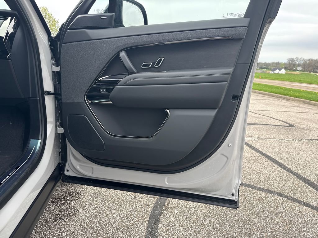 New 2026 Land Rover Range Rover Sport SE image 14