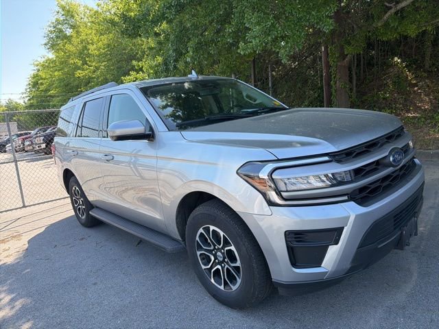 Used 2024 Ford Expedition XLT AWD/4WD image 3