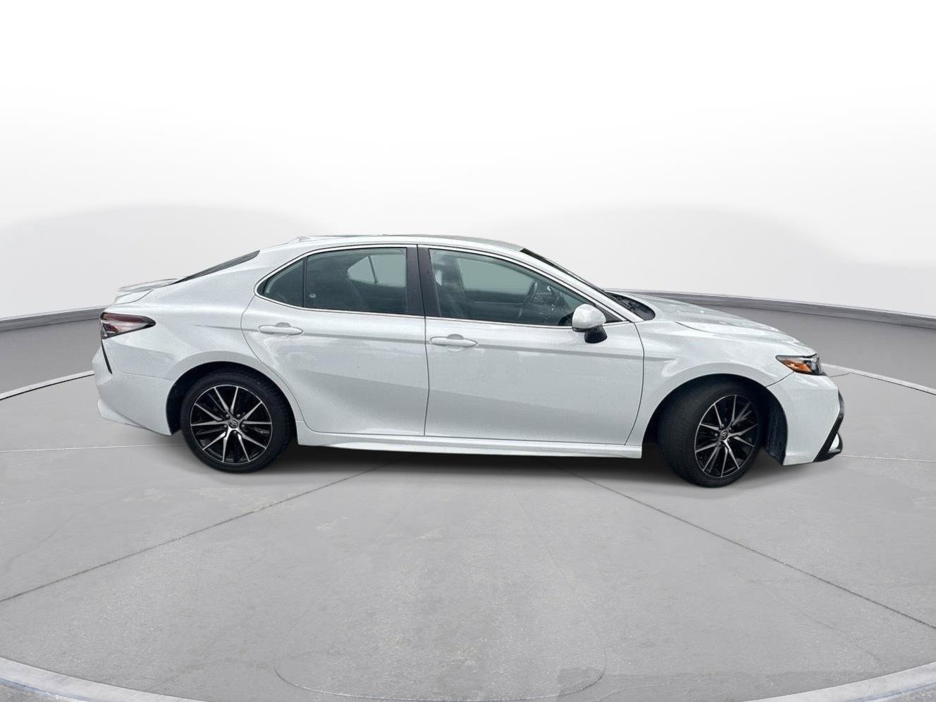 Used 2024 Toyota Camry SE FWD image 5