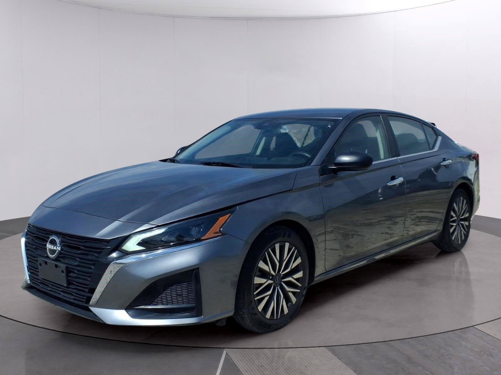 Used 2024 Nissan Altima 2.5 SV