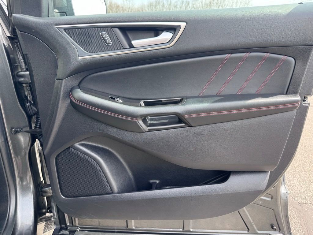 Certified 2020 Ford Edge ST-Line w/ Cold Weather Package AWD/4WD image 25
