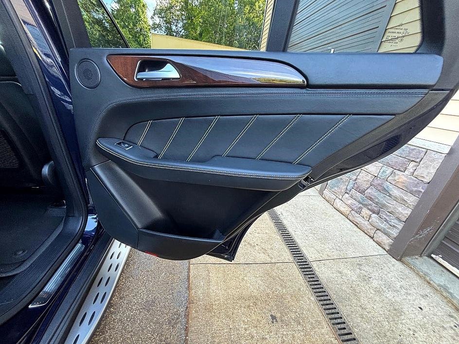 Used 2015 Mercedes-Benz ML 63 AMG 4MATIC image 21