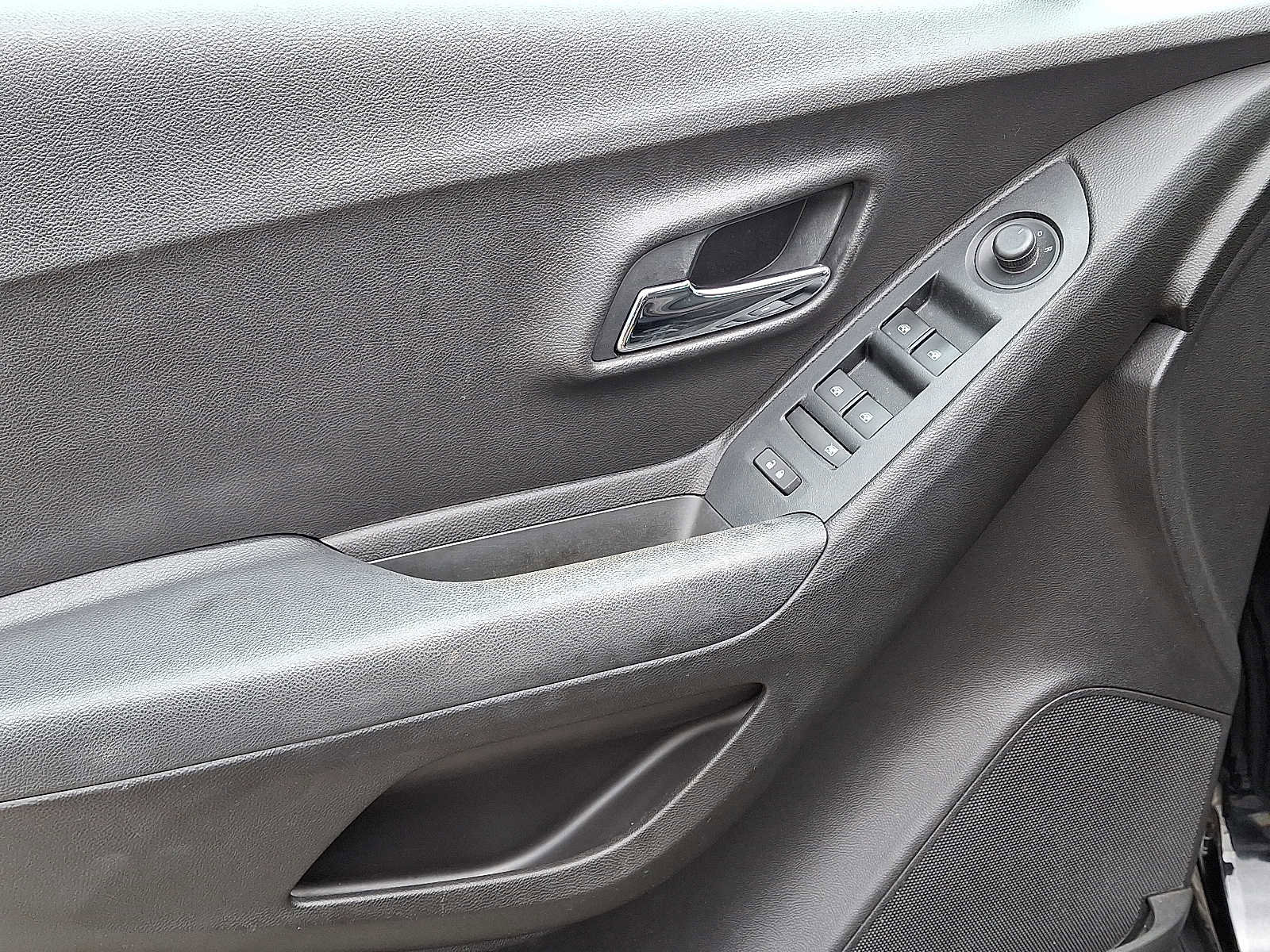 Used 2018 Chevrolet Trax LS image 12