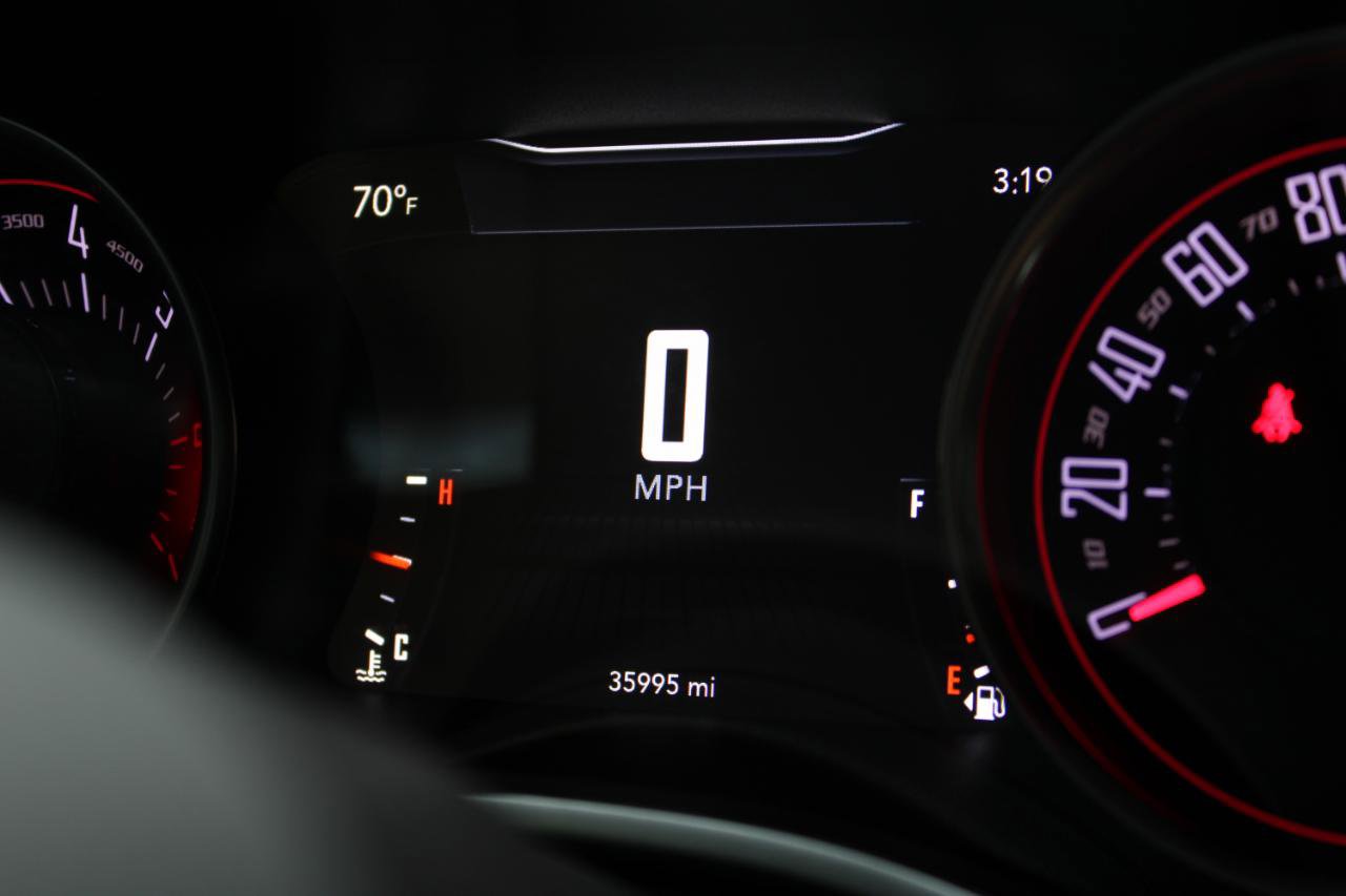 Used 2016 Dodge Challenger R/T Scat Pack w/ Leather Interior Group image 9