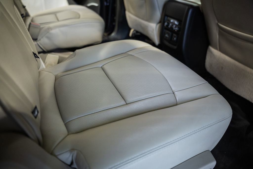 Used 2019 Buick Enclave Premium AWD/4WD image 33