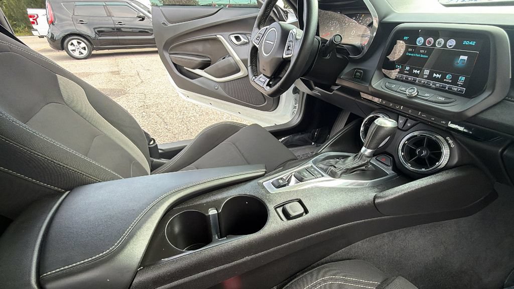 Used 2016 Chevrolet Camaro SS RWD image 27