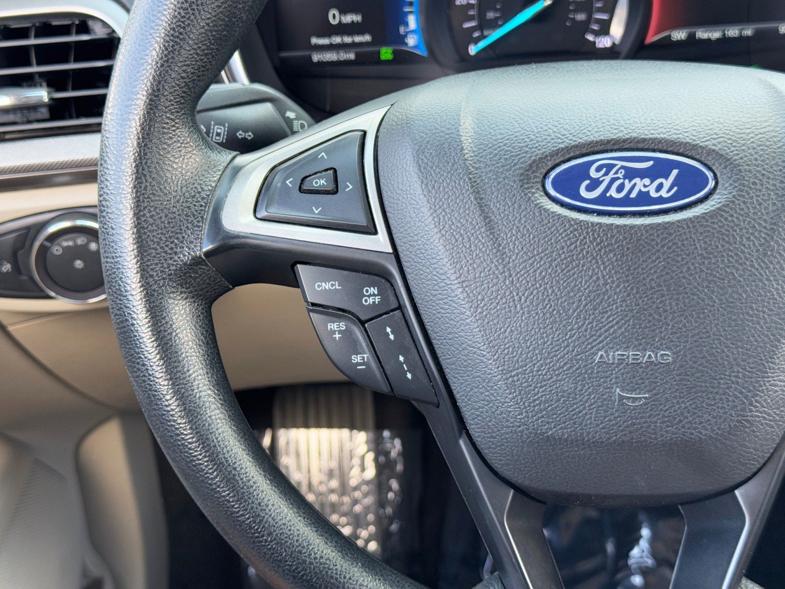 Used 2019 Ford Fusion SE image 18