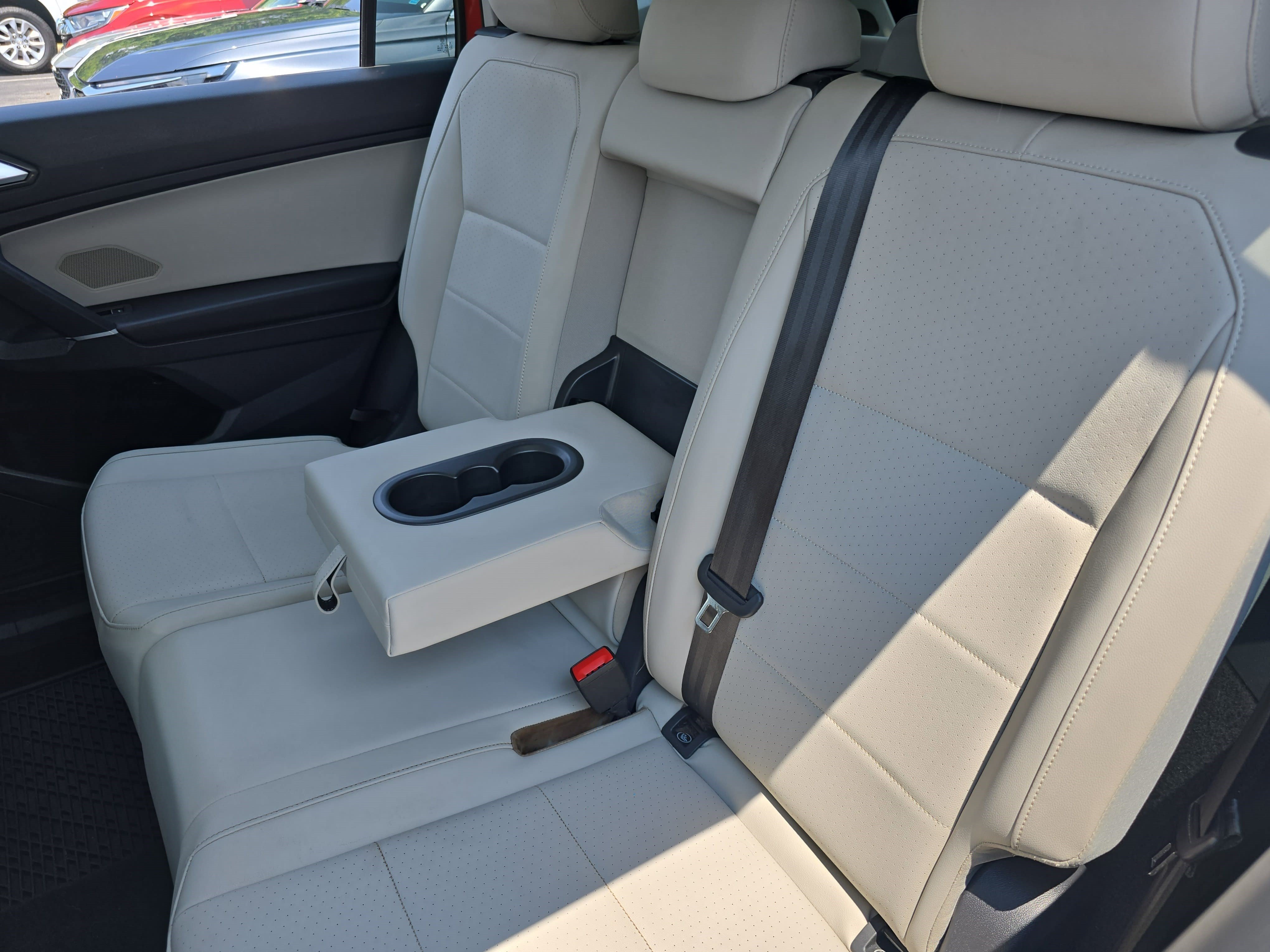 Used 2018 Volkswagen Tiguan SE w/ Panoramic Sunroof Package FWD image 14