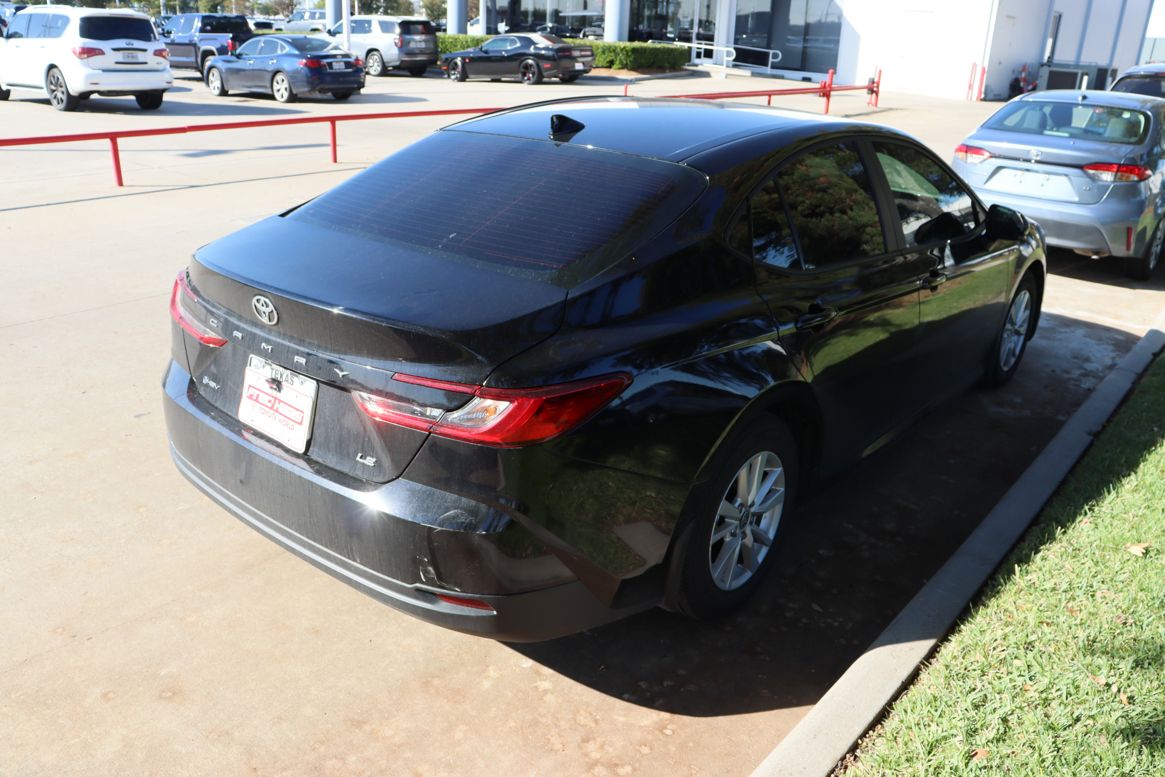 Used 2025 Toyota Camry LE image 10
