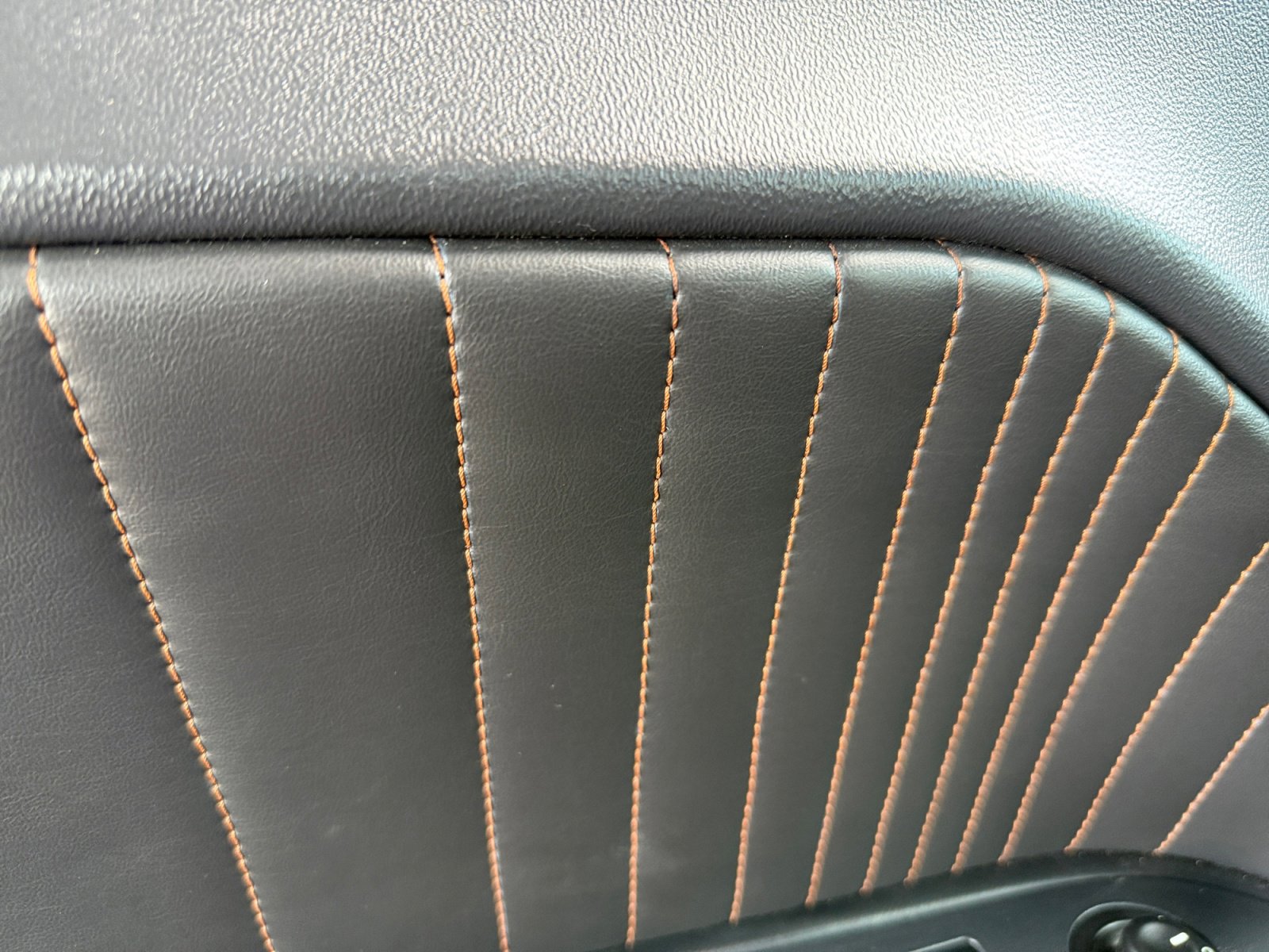 Used 2014 Dodge Challenger R/T image 12