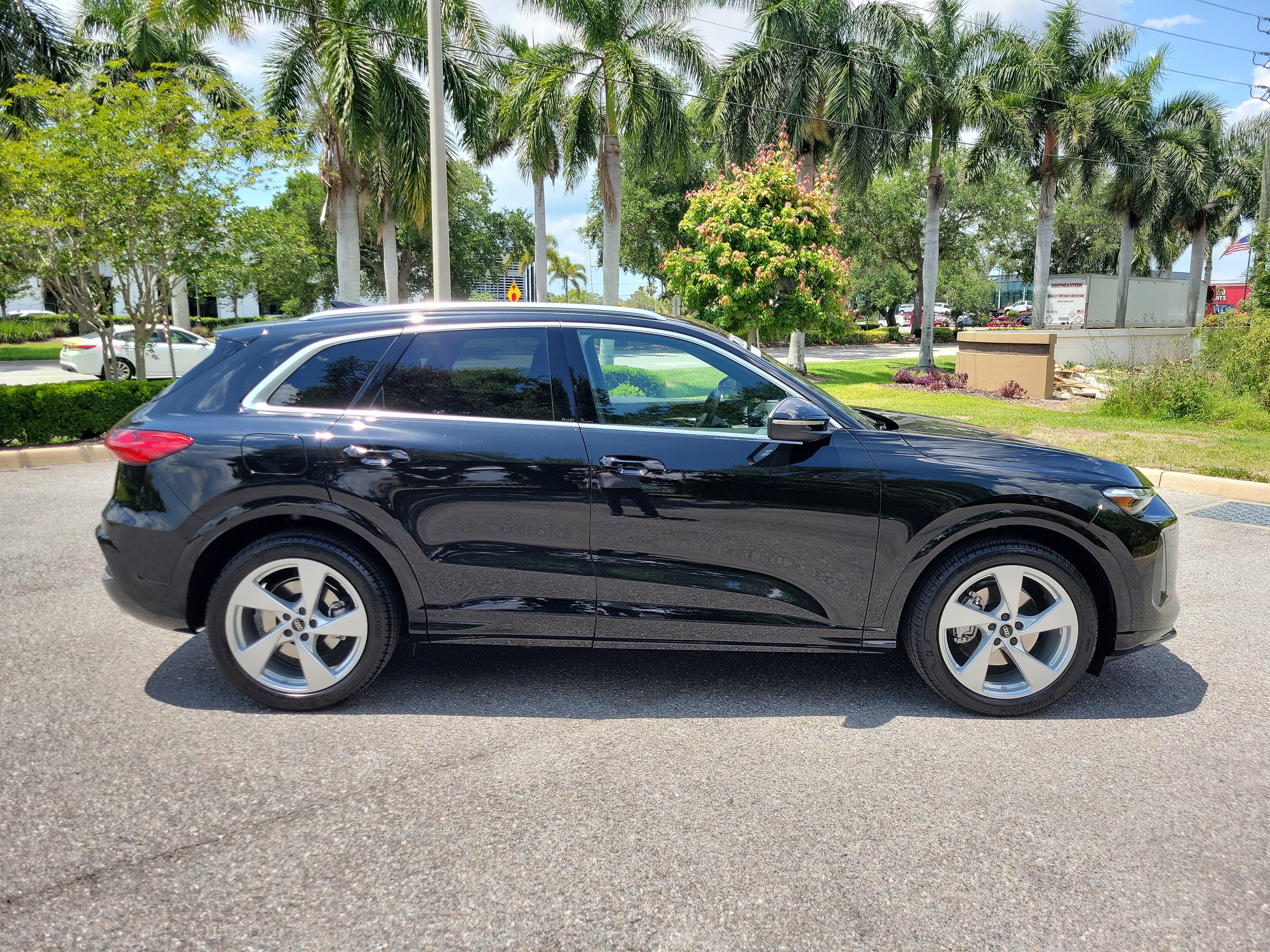 Certified 2025 Audi Q5 Prestige AWD/4WD image 3