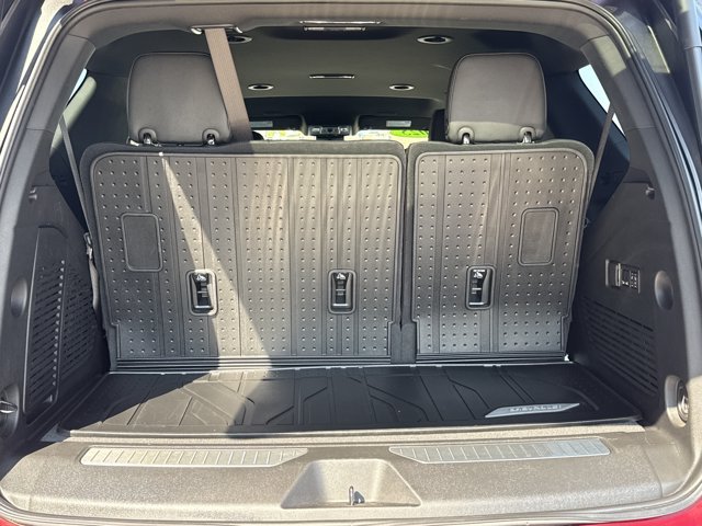 Used 2025 Chevrolet Tahoe High Country AWD/4WD image 10