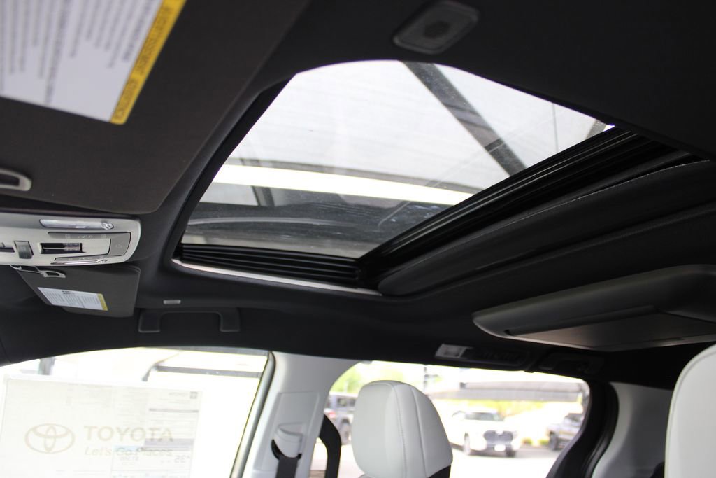 New 2026 Toyota Sienna XSE image 4