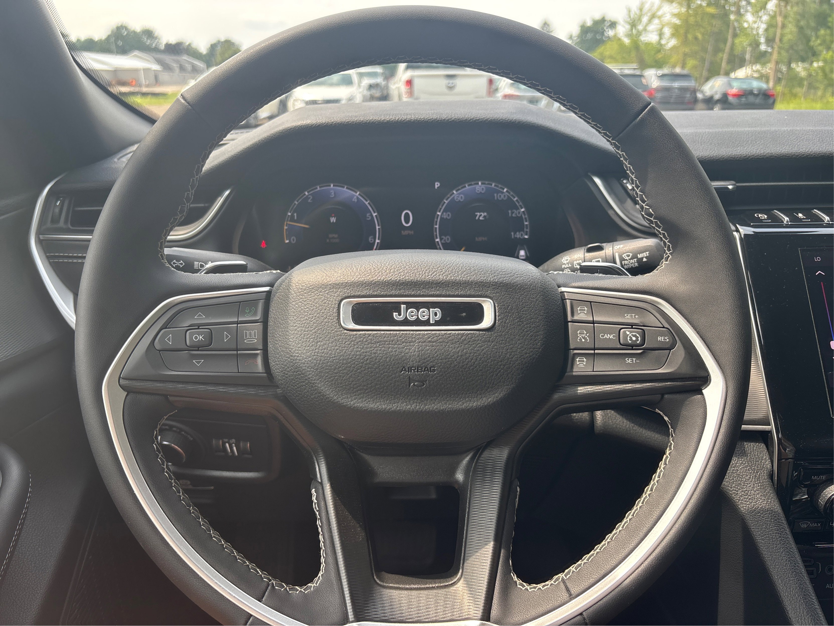 Used 2024 Jeep Grand Cherokee Laredo image 20