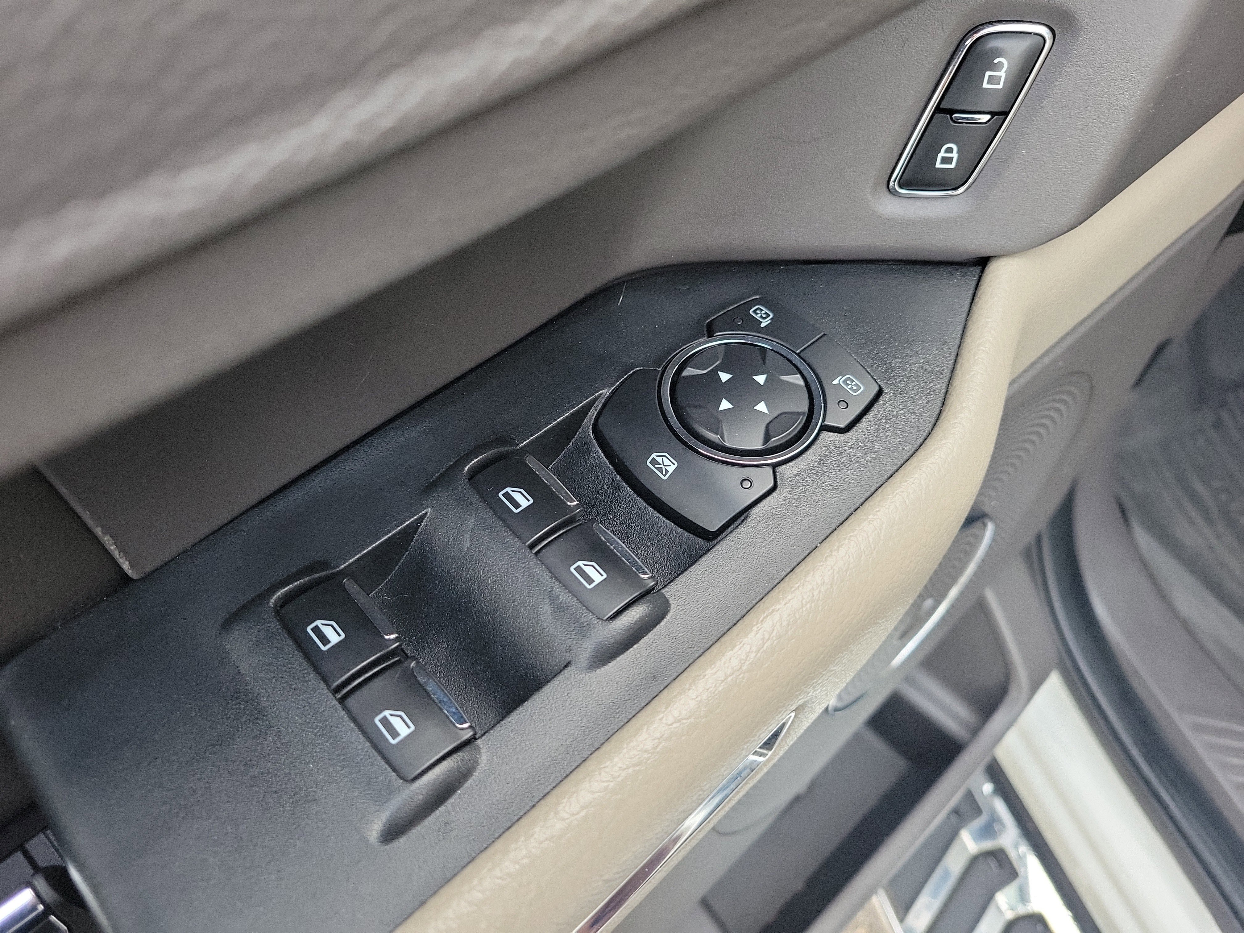 Used 2020 Ford Expedition XLT w/ FX4 Off-Road Package AWD/4WD image 19