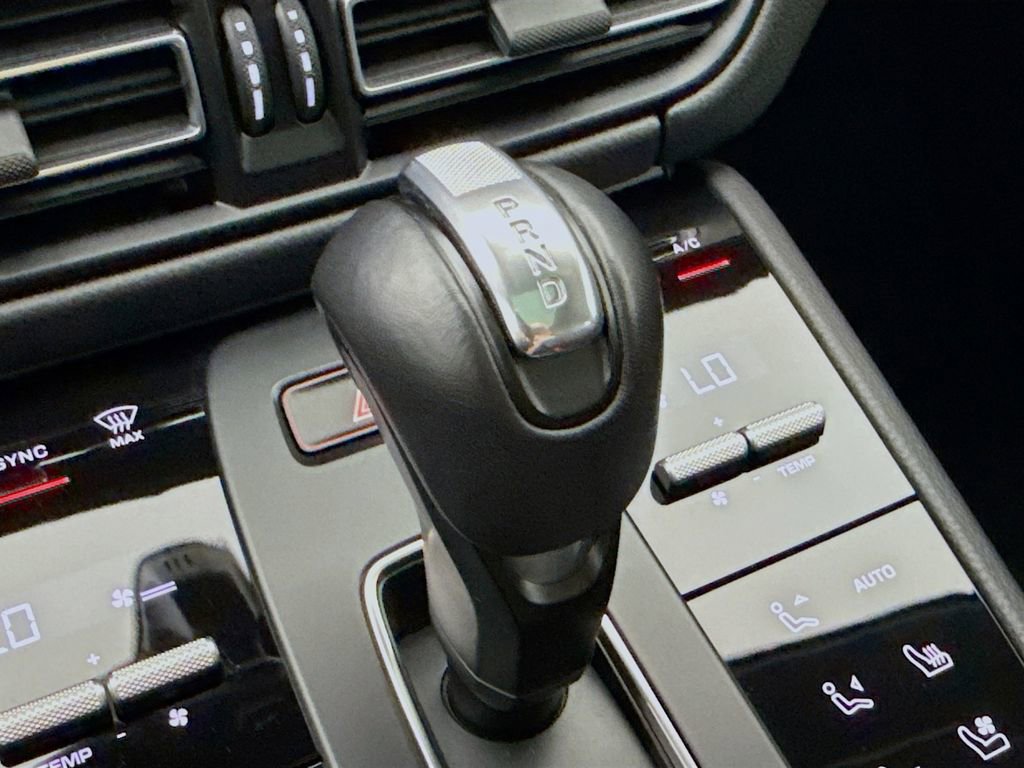 Certified 2025 Porsche Macan image 22