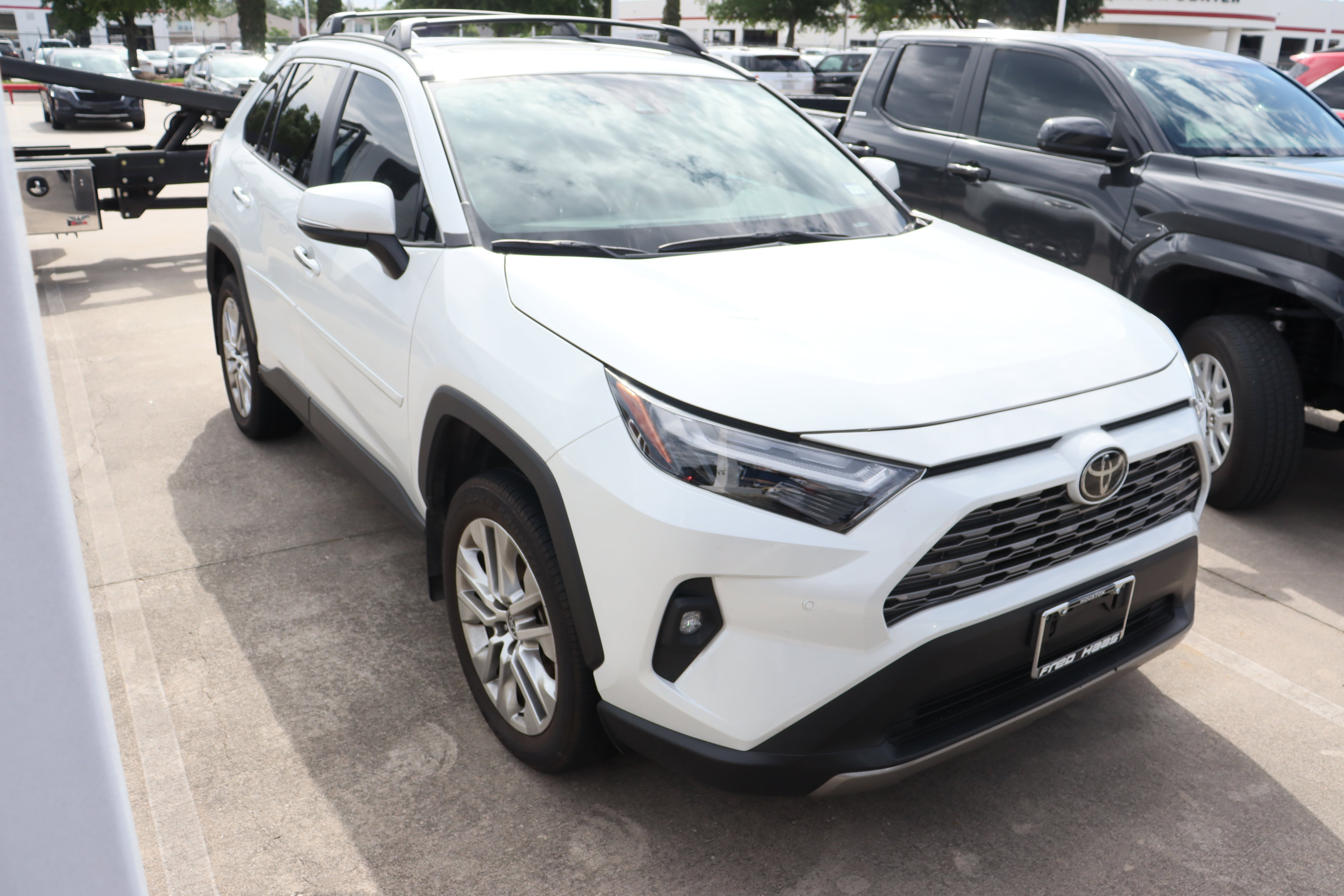 Used 2025 Toyota RAV4 Limited image 2