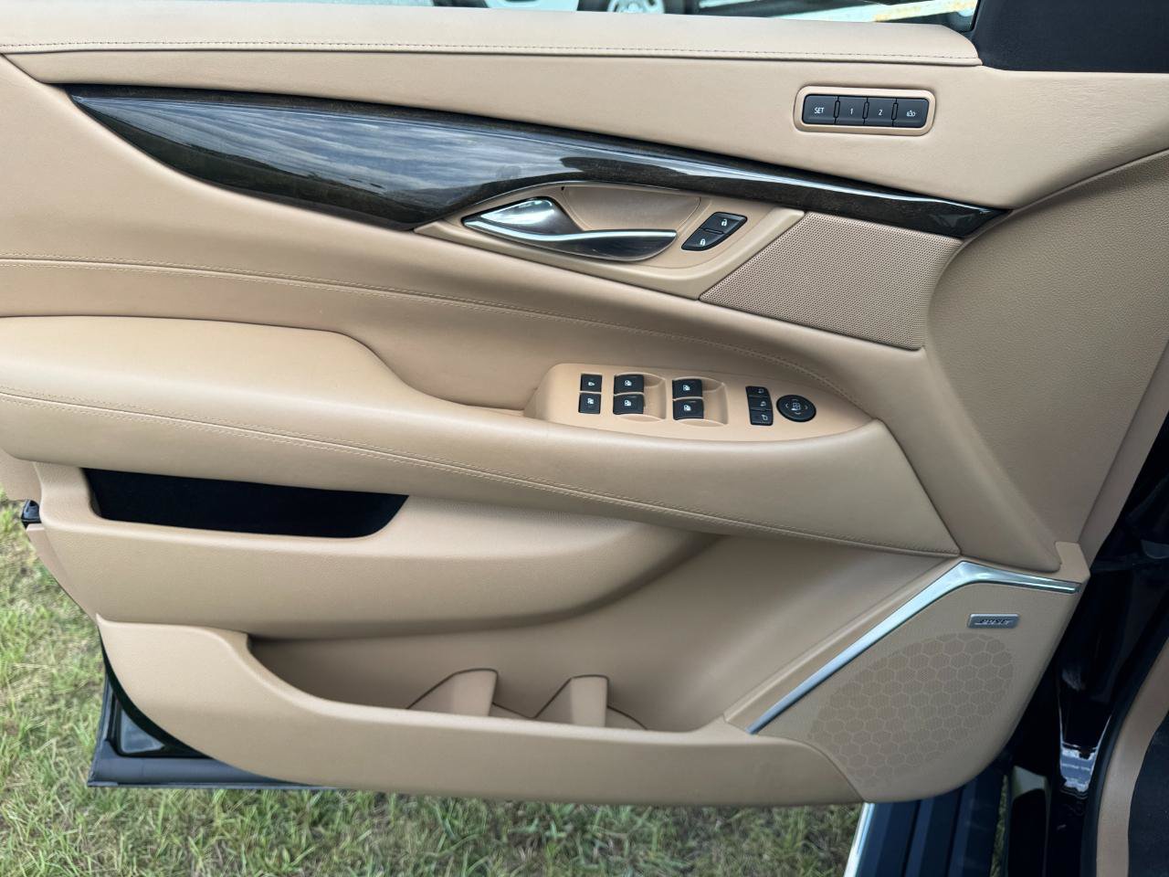 Used 2020 Cadillac Escalade ESV Platinum AWD/4WD image 37
