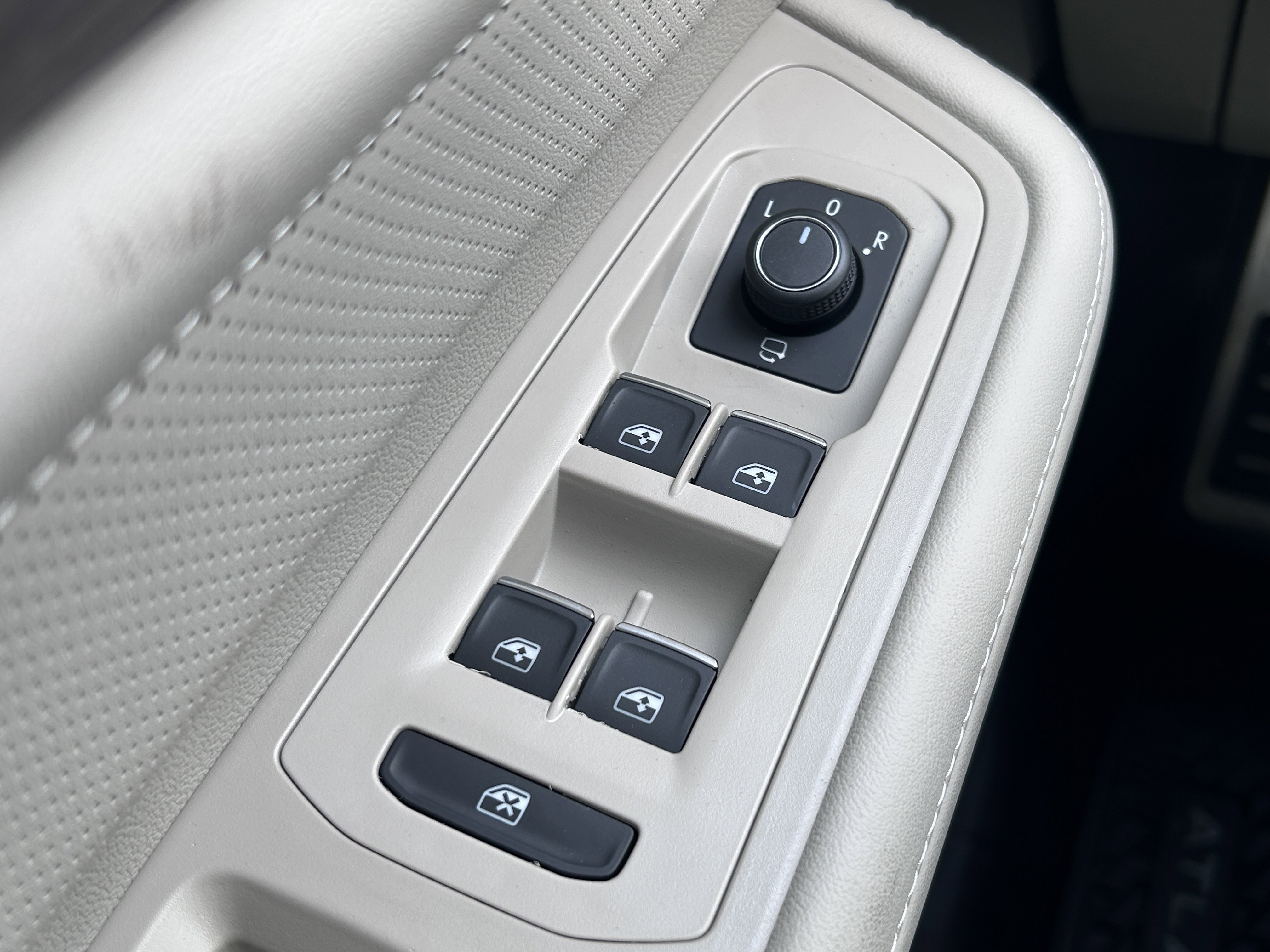 New 2026 Volkswagen Atlas SEL Premium R-Line image 18