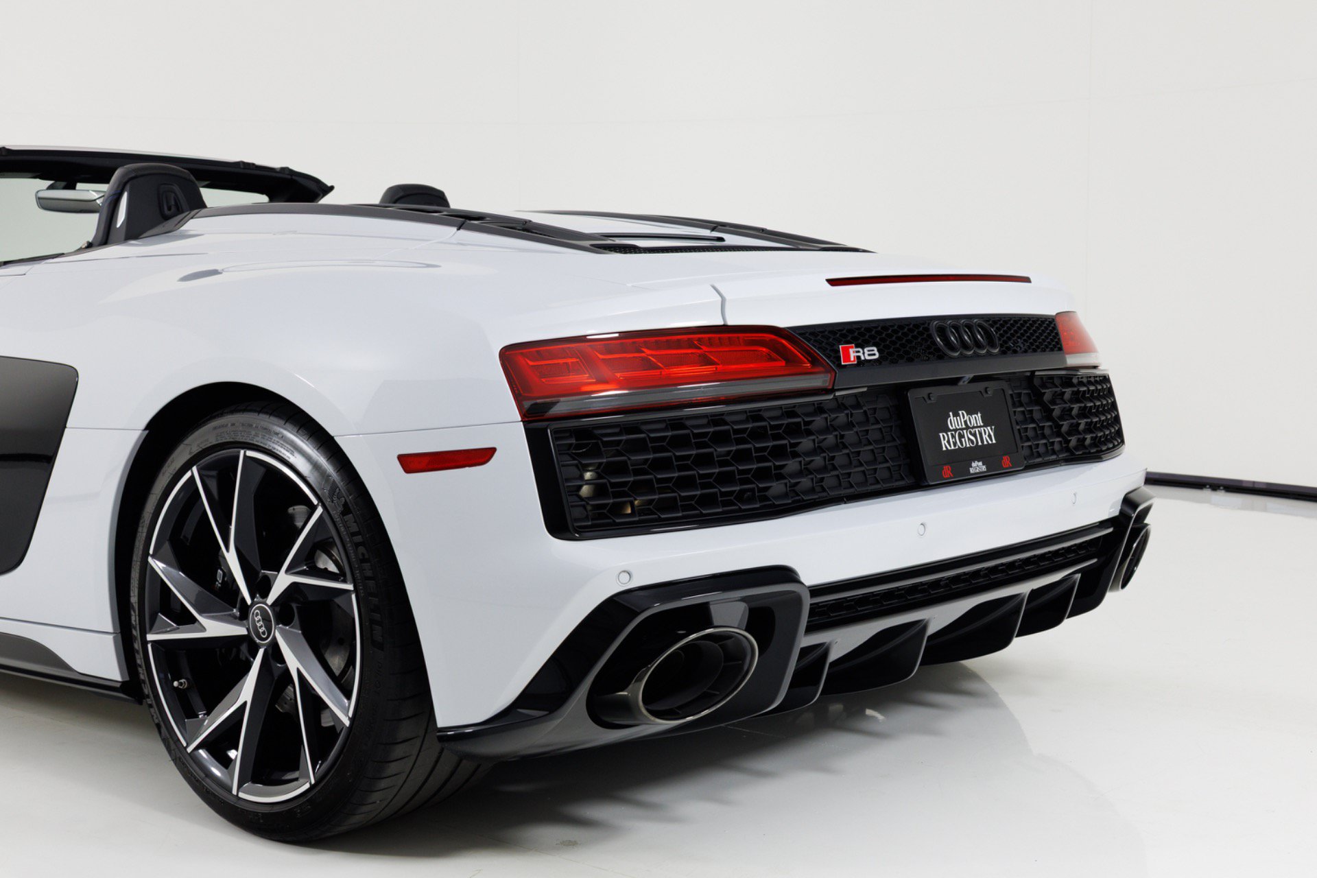 Used 2022 Audi R8 V10 w/ Premium Package RWD image 68