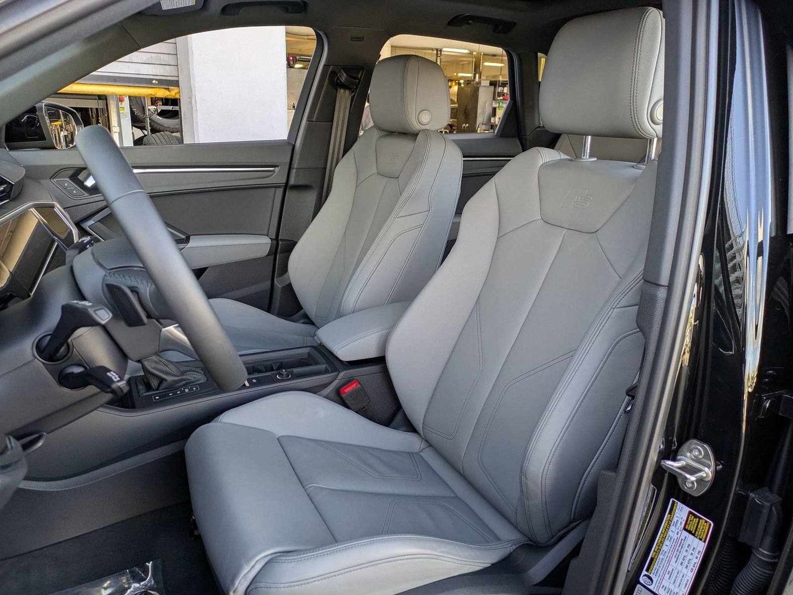 Used 2025 Audi Q3 2.0T Premium w/ Black Optic Sport Package image 29