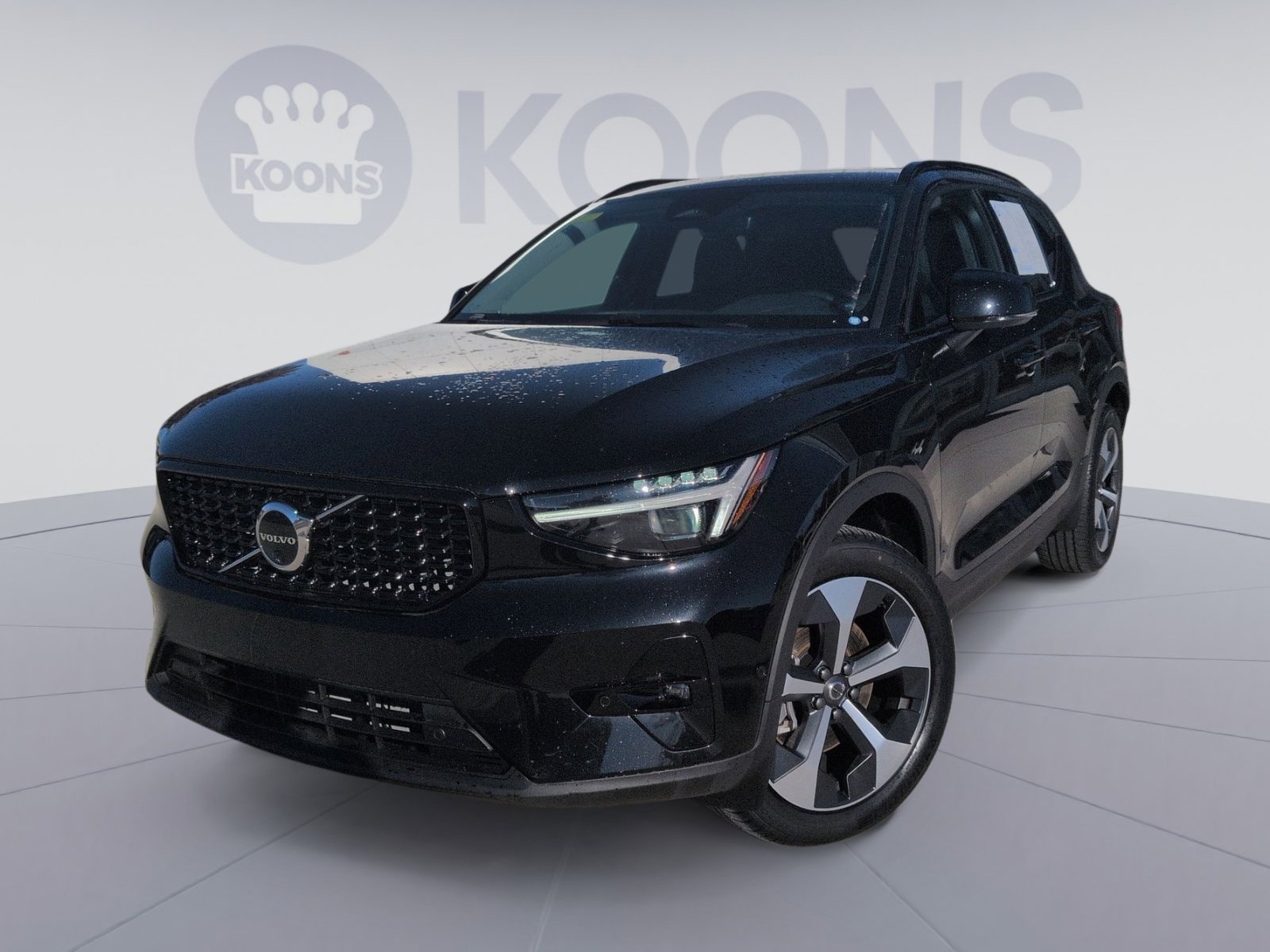 New 2025 Volvo XC40 B5 Plus w/ Climate Package