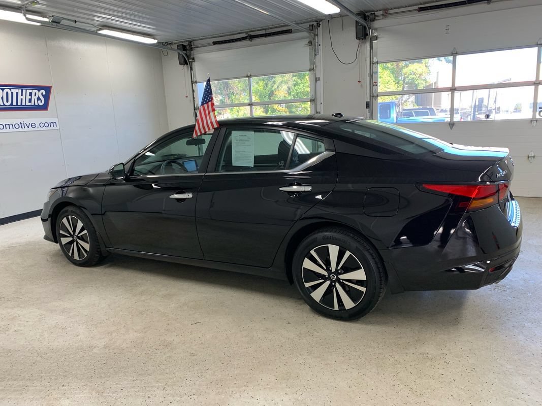 Used 2021 Nissan Altima 2.5 SV w/ SV Premium Package AWD/4WD image 3