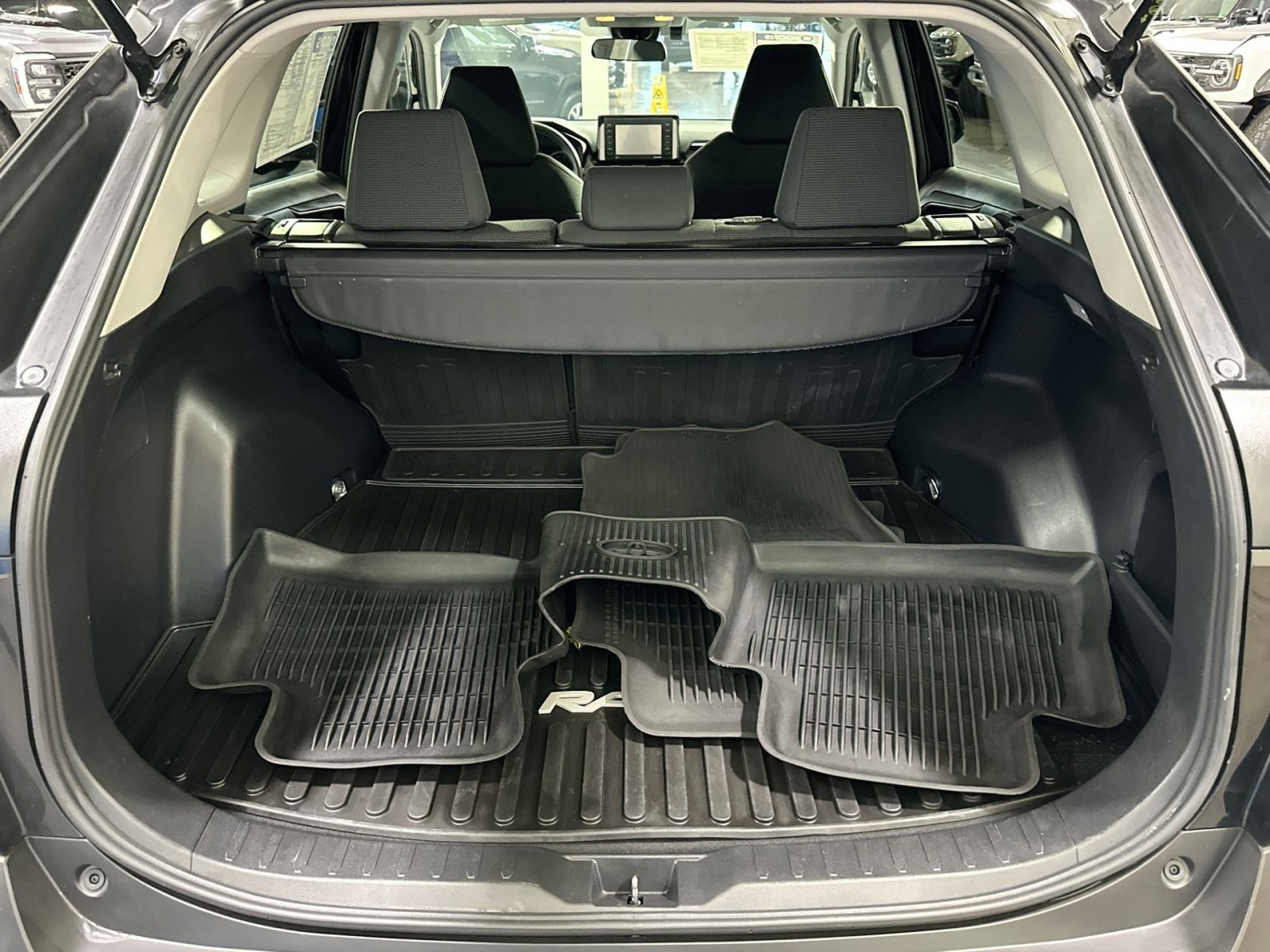 Used 2020 Toyota RAV4 LE image 34