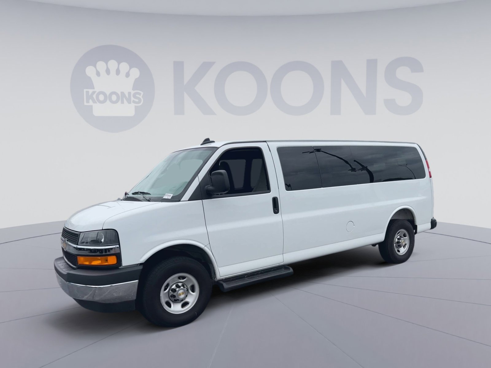 Used 2025 Chevrolet Express 3500 LT w/ LT Preferred Equipment Group RWD image 5