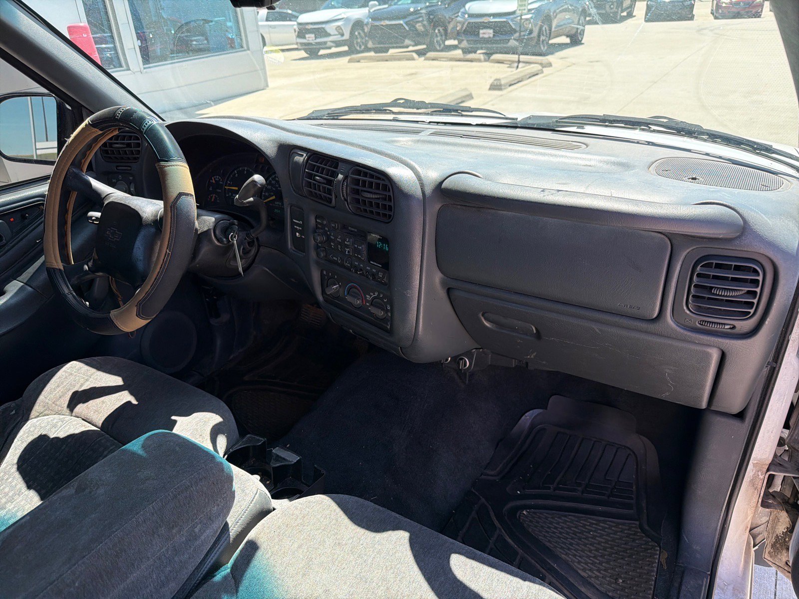 Used 2001 Chevrolet S10 Pickup LS w/ Preferred Equipment Group RWD image 14