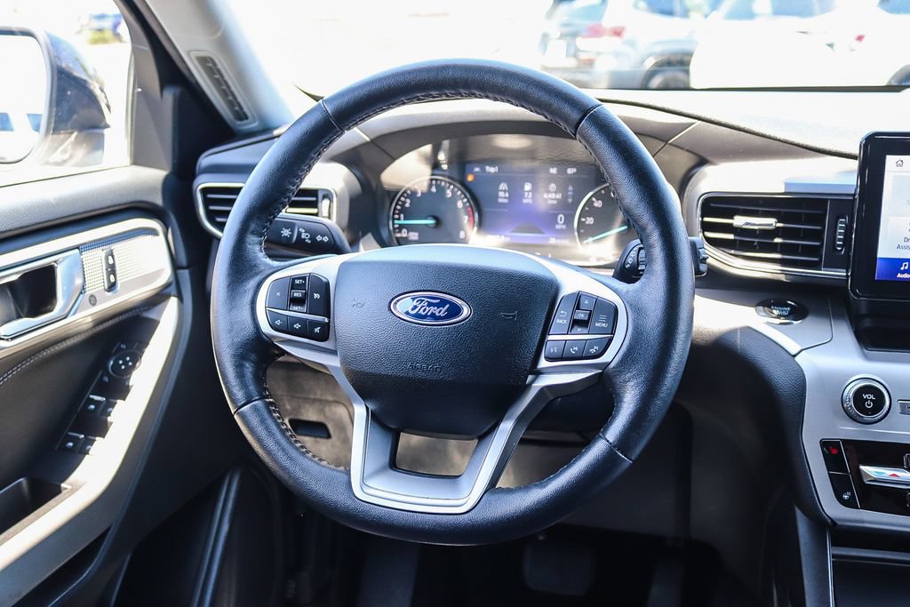 Used 2023 Ford Explorer XLT w/ Equipment Group 202A RWD image 17