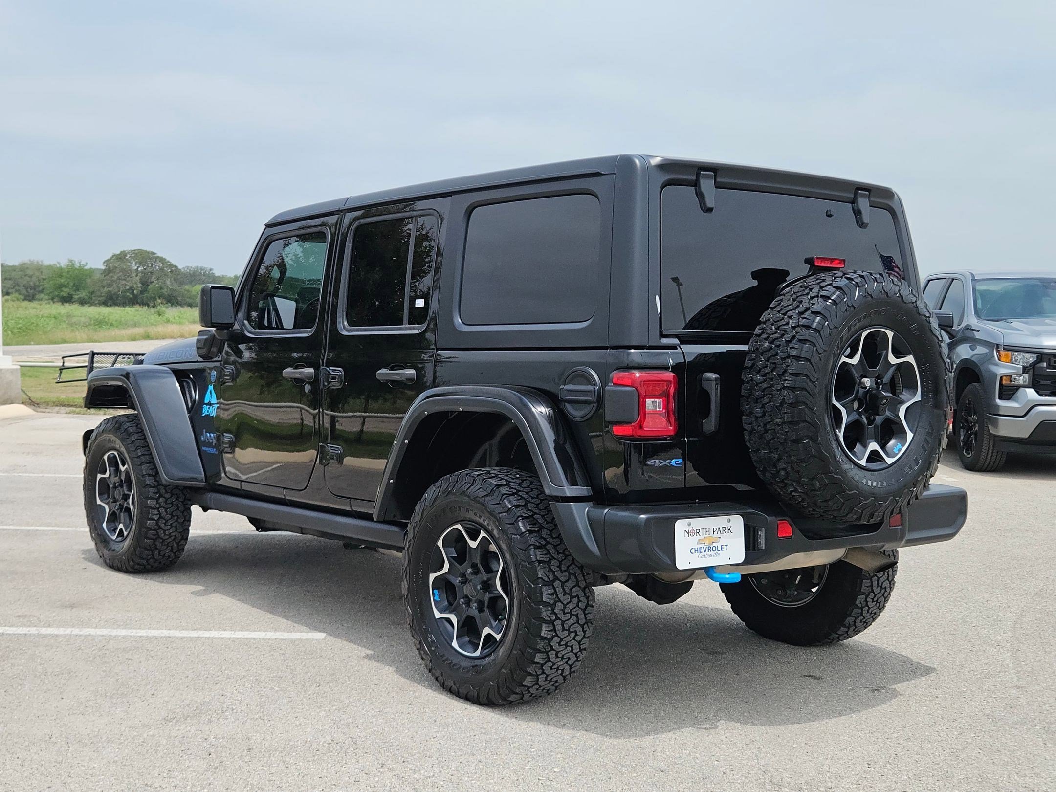 Used 2022 Jeep Wrangler Unlimited Rubicon 4xe AWD/4WD image 5