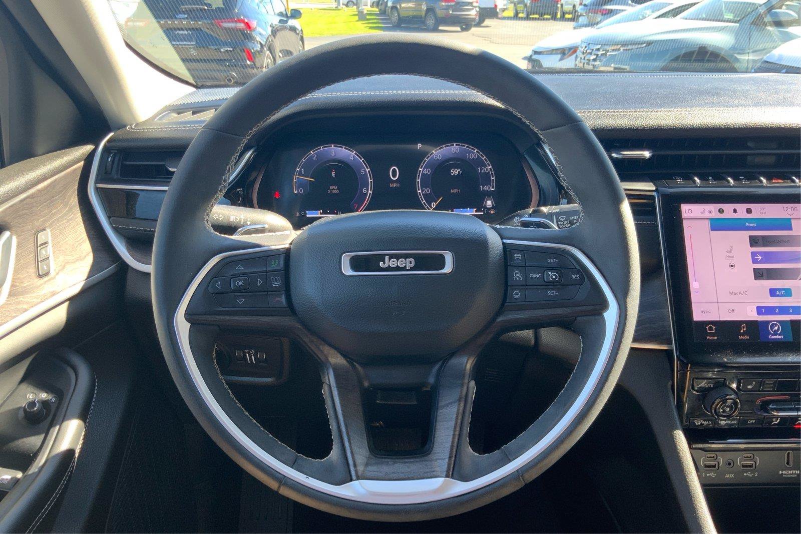 Used 2024 Jeep Grand Cherokee L Limited AWD/4WD image 16