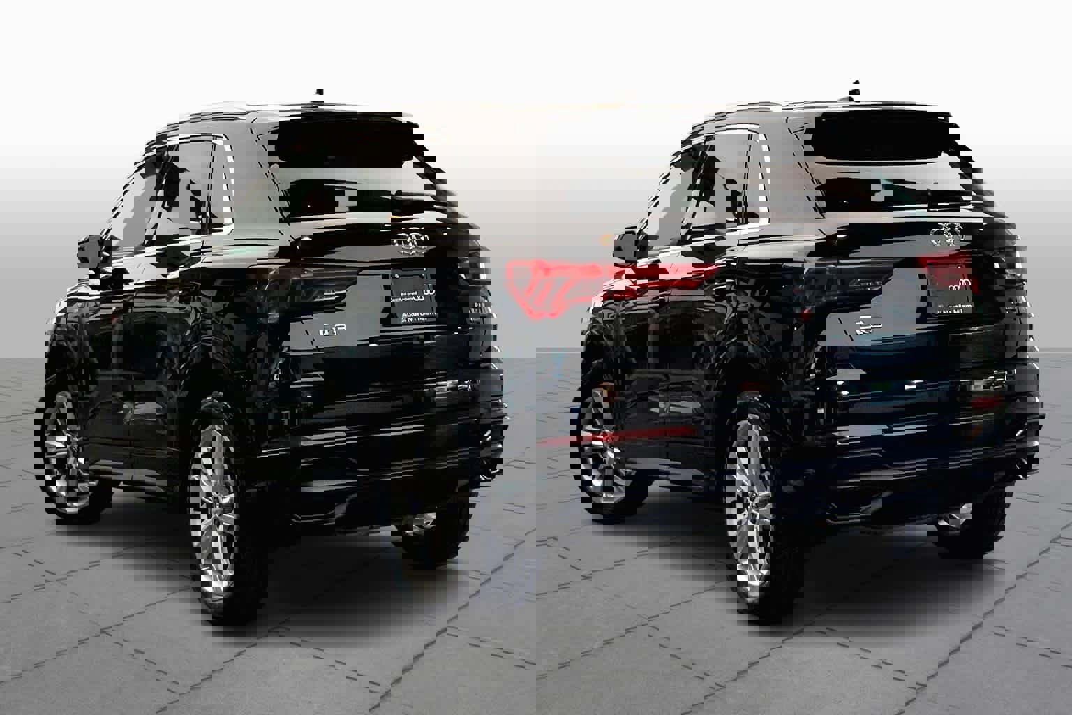 Used 2020 Audi Q3 2.0T Premium w/ Convenience Package image 13