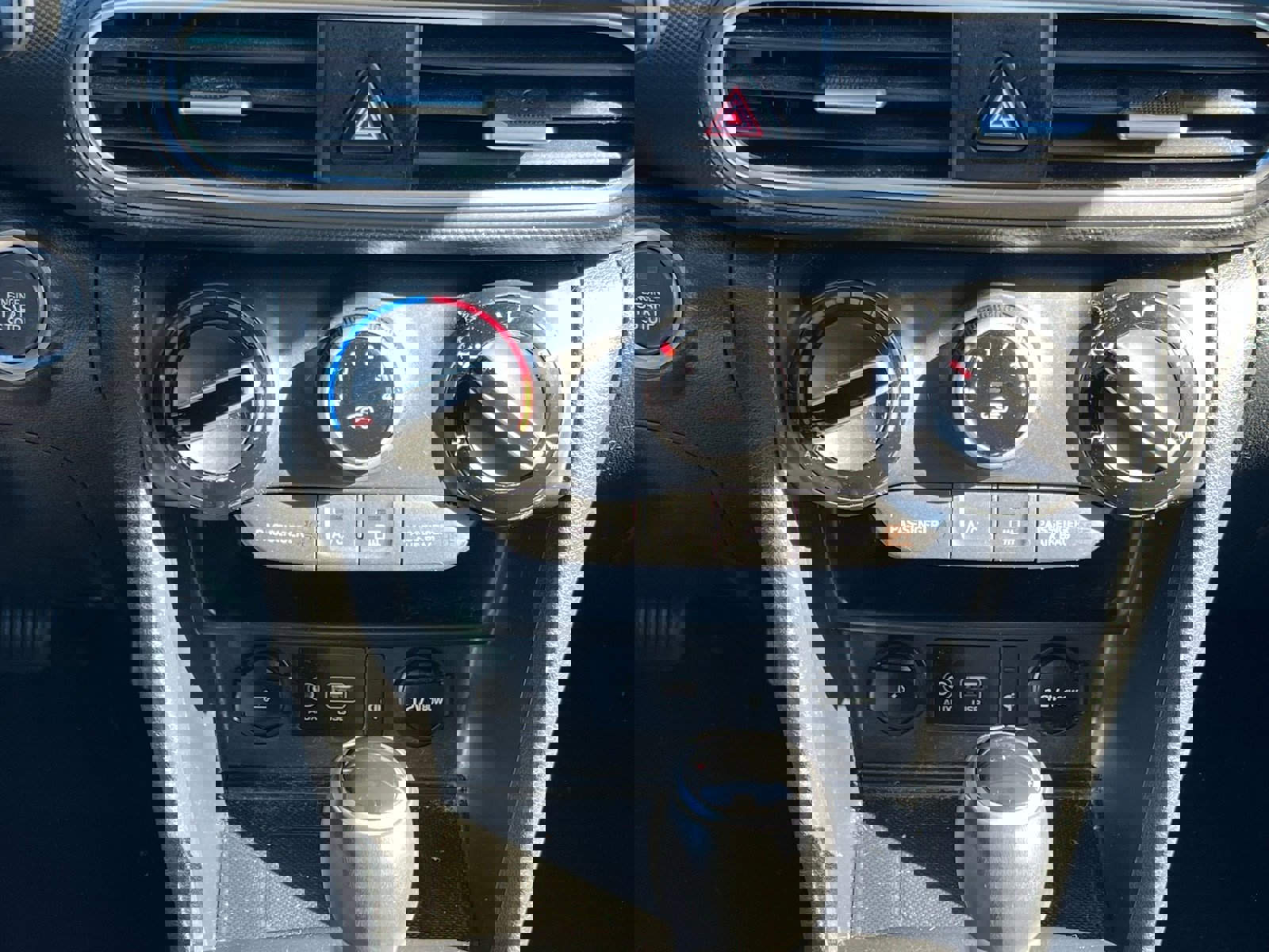 Used 2020 Hyundai Kona SEL Plus image 31