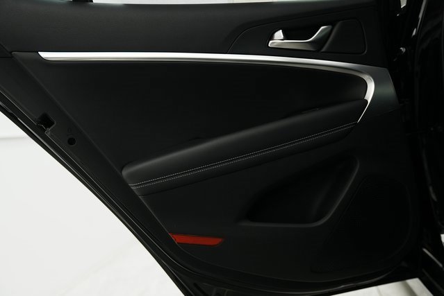 Used 2025 Genesis G70 2.5T image 37