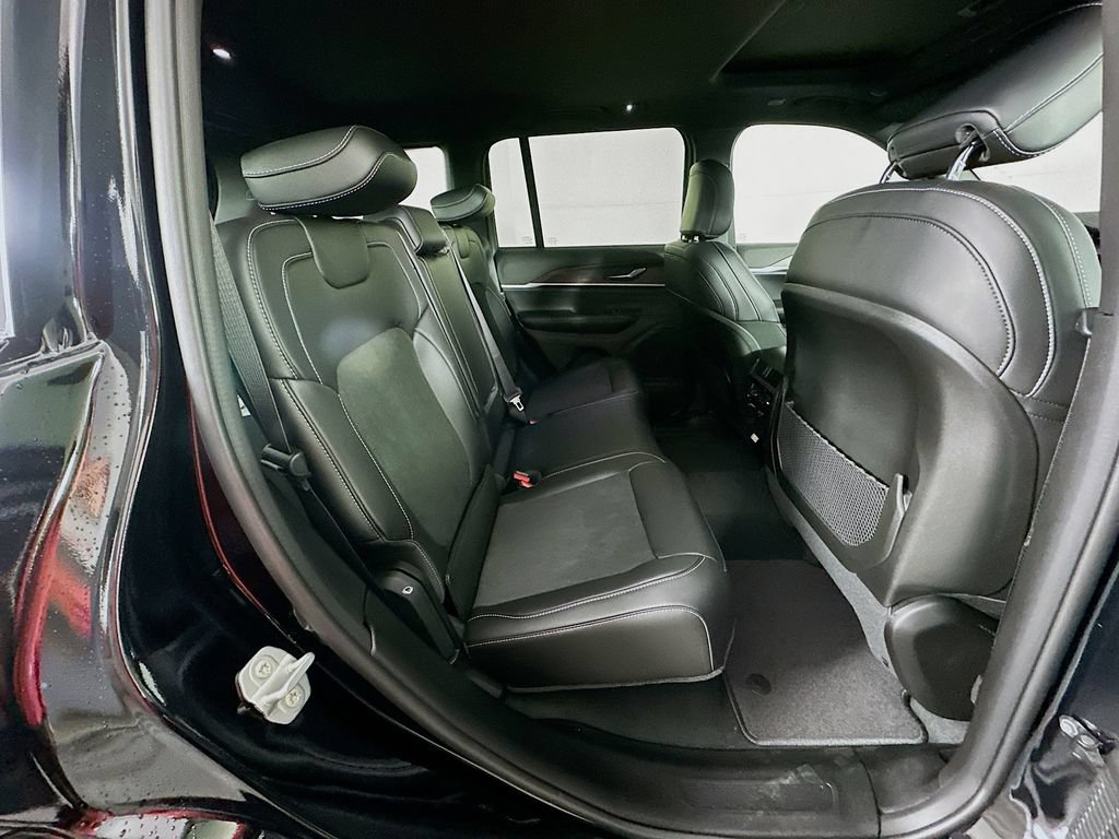 New 2026 Jeep Grand Cherokee Altitude AWD/4WD image 36