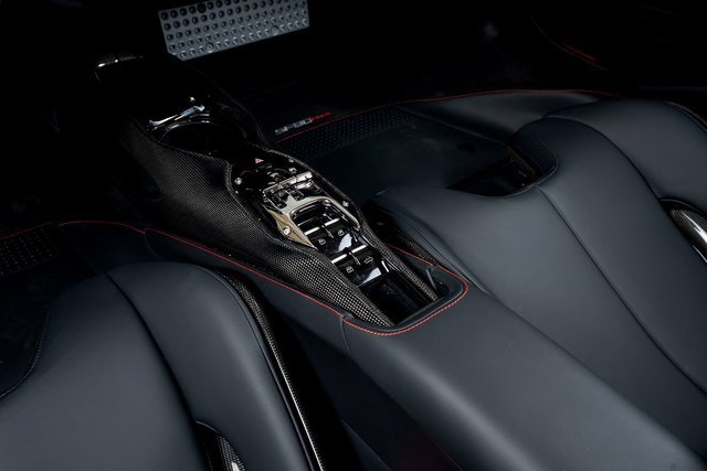 Used 2024 Ferrari SF90 Spider image 28